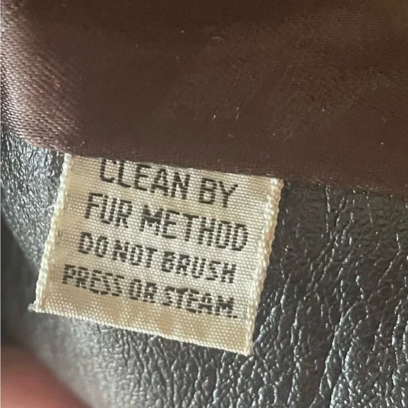 Gorgeous vintage Hillmoor faux fur coat. In excellent condition. - Picture 7 of 10